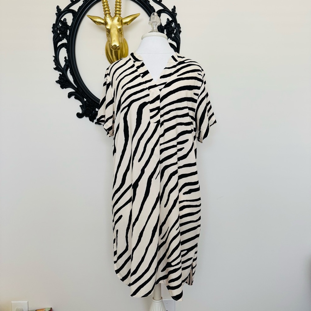 H&M Short Sleeve Zebra Print Dress